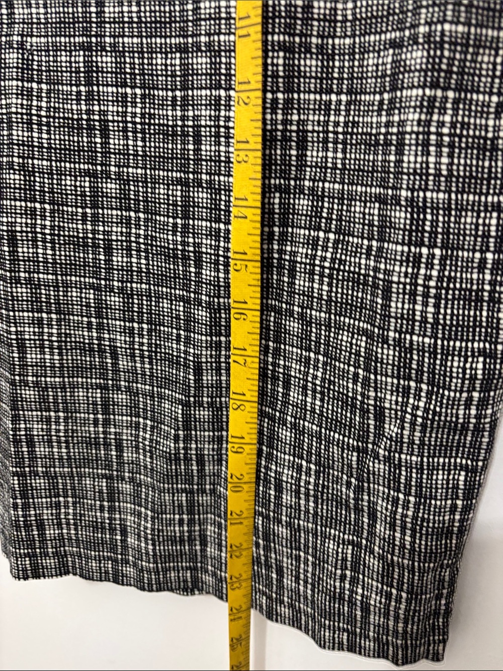 Zac & Rachel Classic Black & White Textured Pencil Skirt - Women's Sz L - Picture 2 of 6
